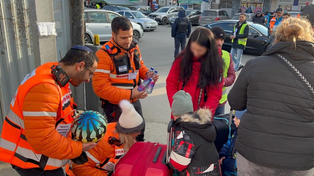 Liad and the team distributing water to refugees at the Moligev border crossing censored 1 1024x576 1
