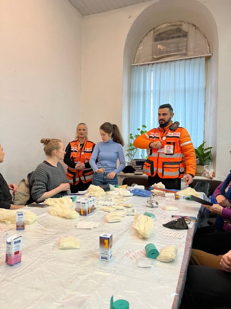 Reuven and Vicky Tiferet teaching a first aid course to Ukrainian refugees 768x1024 1
