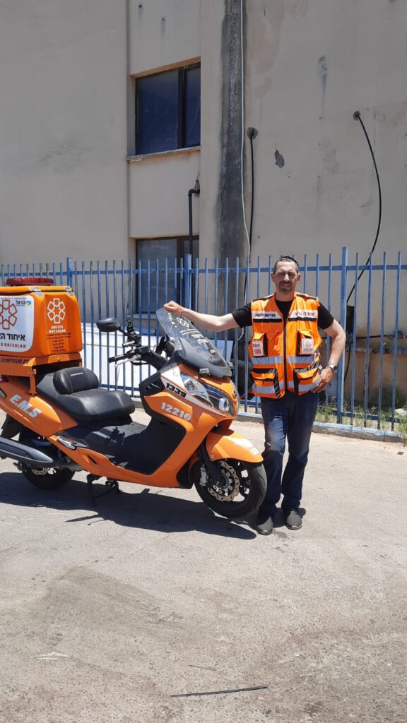 Shlomo Appel and his ambucycle 576x1024 1