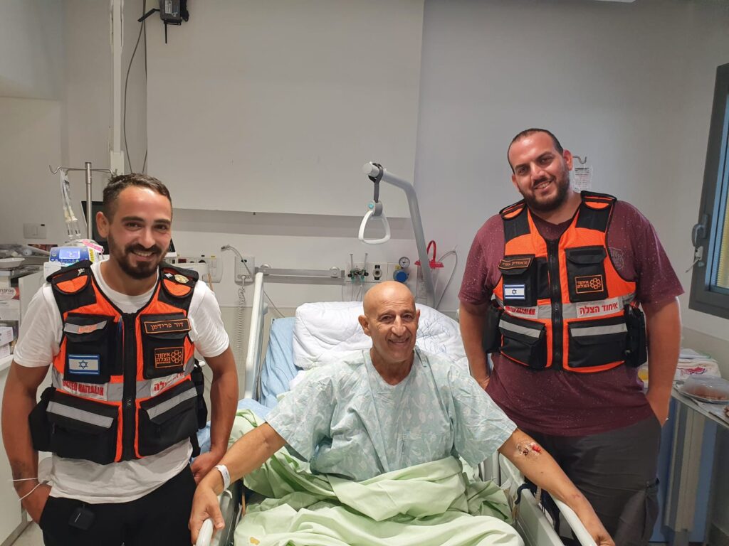 Tal and Dor visiting with the man they saved. 1024x768 2