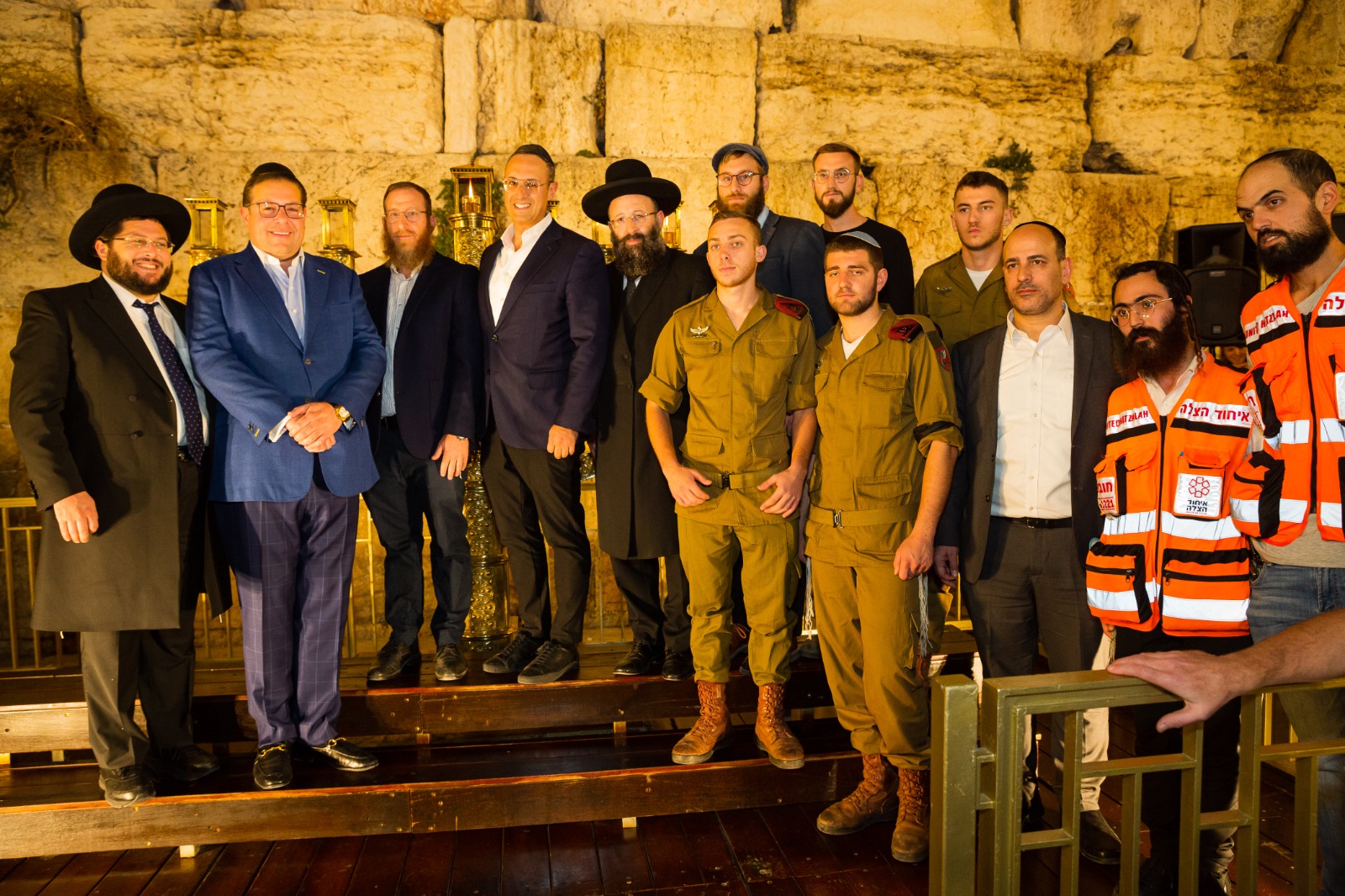 The Kay family at the ceremony with VIPs and first responders Yoni Ben Shimol and Eliyahu Chaim Maimon