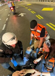 UH volunteers us a tactical trauma kit to treat an injured motorcyclist after a recent accident on Ben Gurion Street in Tel Aviv 744x1024 1