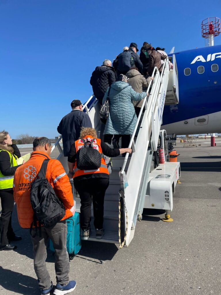 Ukrainian refugees being flown to Israel by United Hatzalah as part of Operation Orange Wings thanks to Adelson familys donation 1 768x1024 1