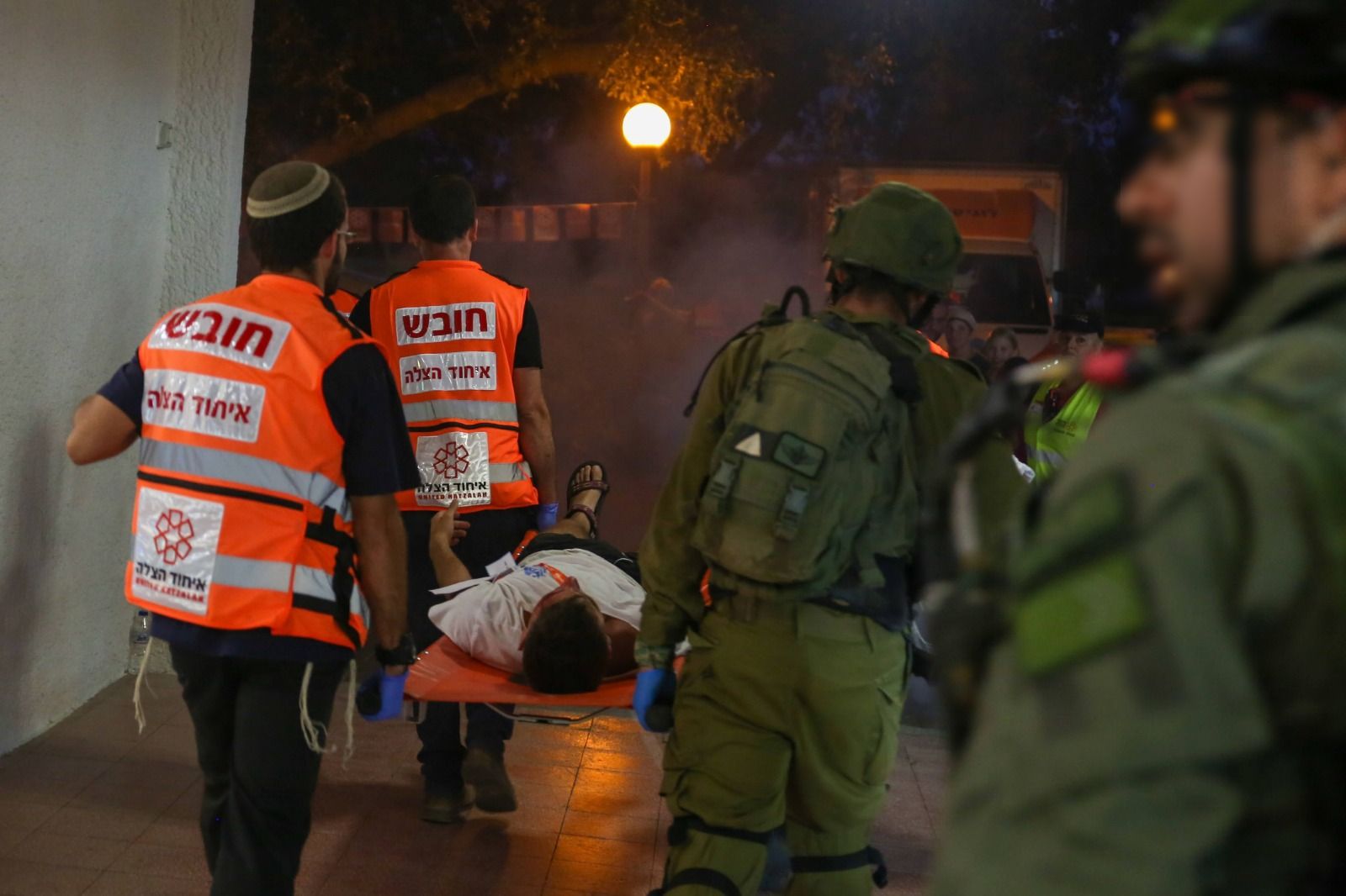 United Hatzalah volunteers working together with IDF soldiers to treat the simulated wounded censored 1 1