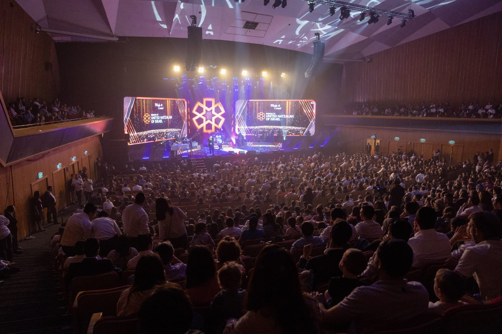 United Hatzalahs annual Sukkot concert in front of a sold out crowd
