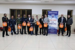 Beit Shemesh volutneers receive new defibrillators to use to save lives in each of their neighborhoods.