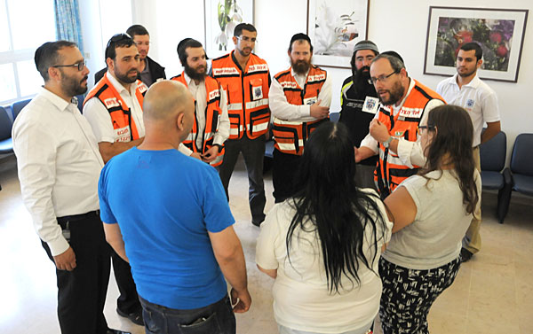 United Hatzalah first-response volunteers meet family of IDF soldier whose life they helped save