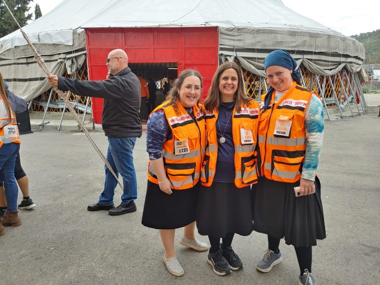 https://israelrescue.ca-east.onfullhost.cloud/app/uploads/2023/10/WhatsApp-Image-2023-10-13-at-17.19.02-768x576.jpeg