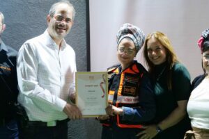 left to right United Hatzalah President and Founder Eli Beer and Efrat Souisa holding her course completition certificate together with PCRU