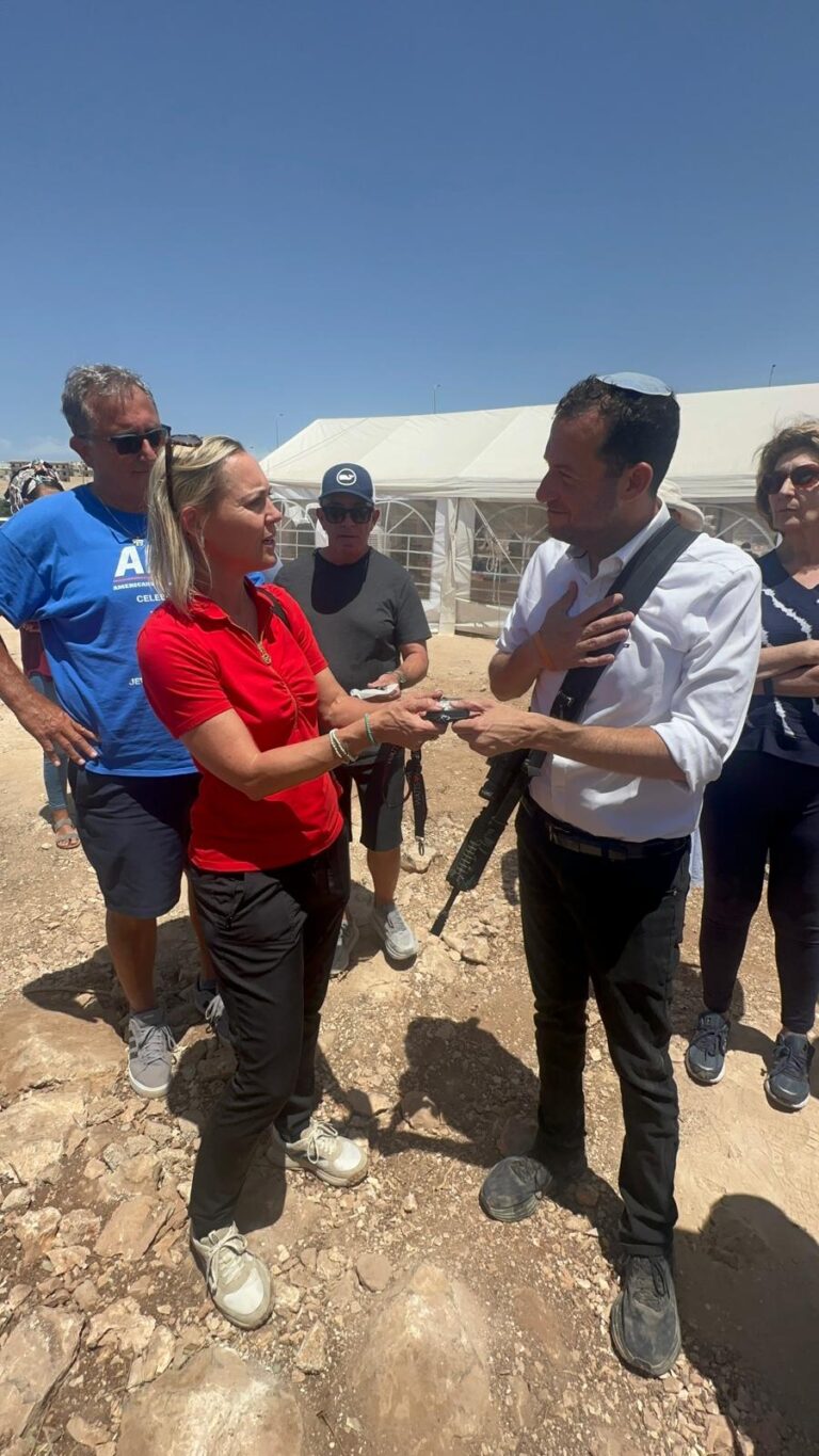 https://israelrescue.ca-east.onfullhost.cloud/app/uploads/2025/06/angel--768x1365.jpeg